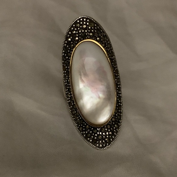 🌟 14k, 925 & Mother of Pearl elongated ring 💯 - Picture 6 of 8